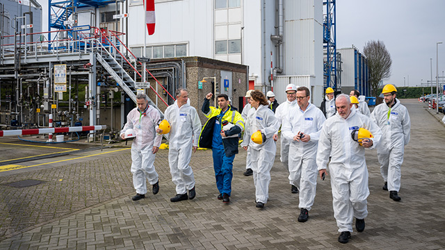 minister-hermans-visi-to-centrient-pharmaceuticals-4.jpg